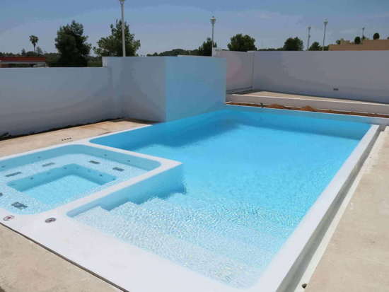 Piscina con microcemento